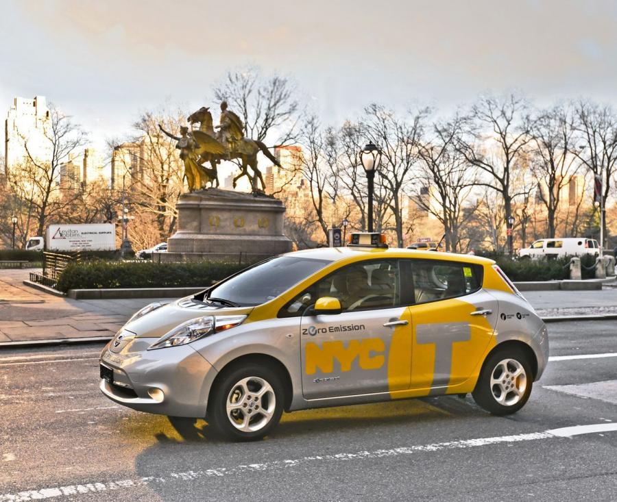  Nissan Leaf NYC taxi 2013 года  (фото 18 из 24)